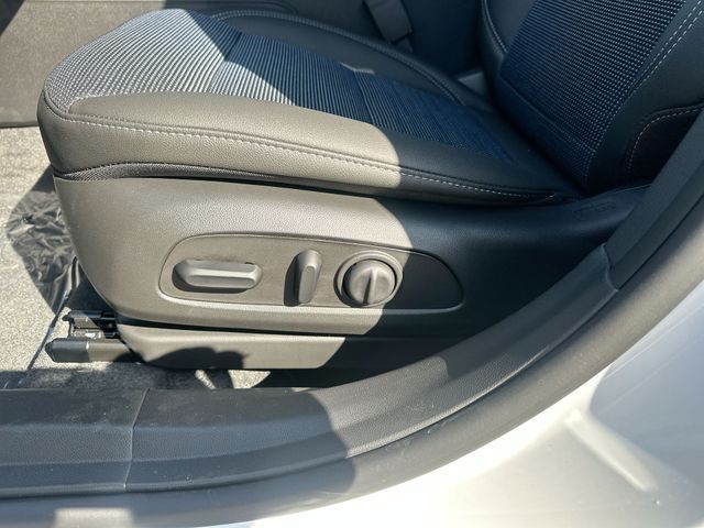Buick Envista Vehicle Full-screen Gallery Image 12