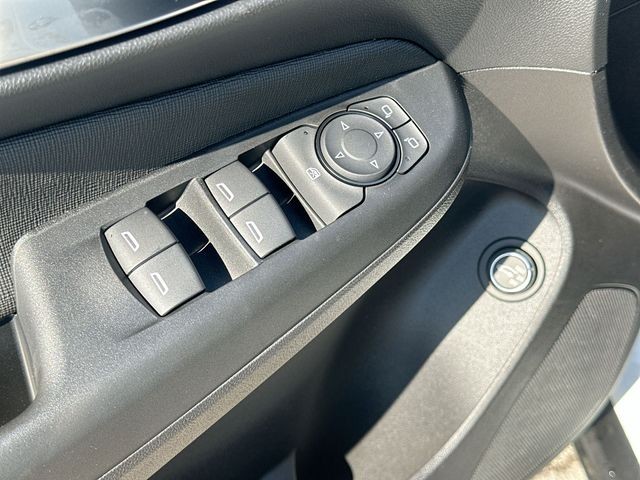 Buick Envista Vehicle Full-screen Gallery Image 13