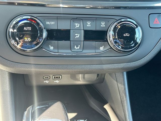 Buick Envista Vehicle Full-screen Gallery Image 18