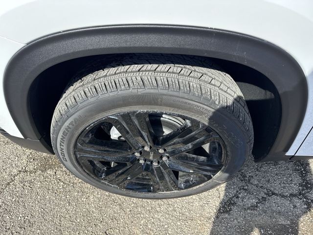 GMC Acadia Vehicle Full-screen Gallery Image 10