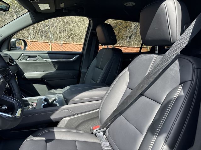 GMC Acadia Vehicle Full-screen Gallery Image 11