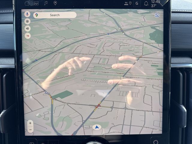 GMC Acadia Vehicle Full-screen Gallery Image 18