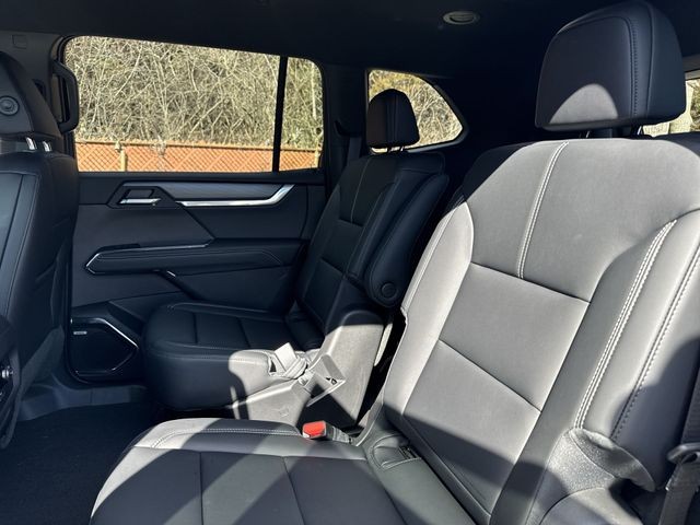 GMC Acadia Vehicle Full-screen Gallery Image 22