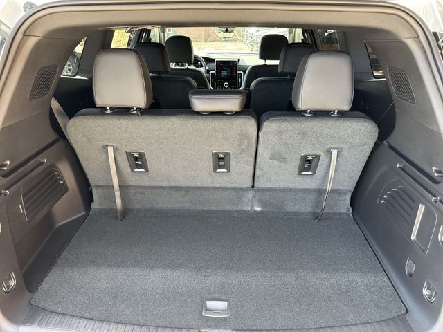 GMC Acadia Vehicle Full-screen Gallery Image 24