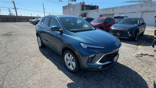 Buick Encore GX Vehicle Full-screen Gallery Image 02