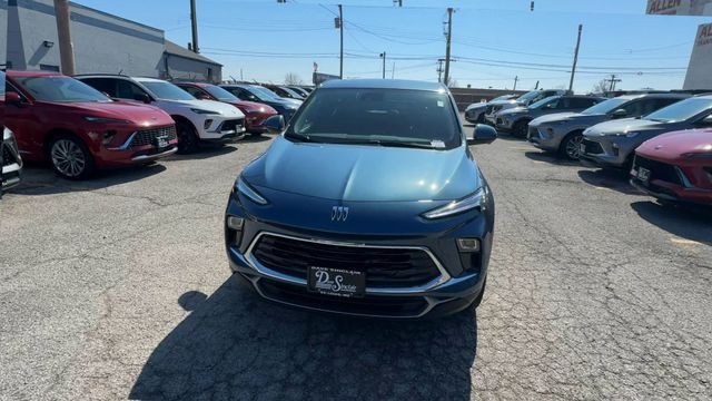 Buick Encore GX Vehicle Full-screen Gallery Image 03