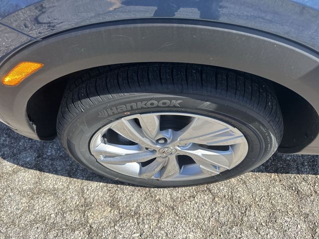 Buick Encore GX Vehicle Full-screen Gallery Image 10