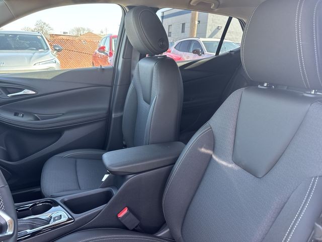 Buick Encore GX Vehicle Full-screen Gallery Image 11
