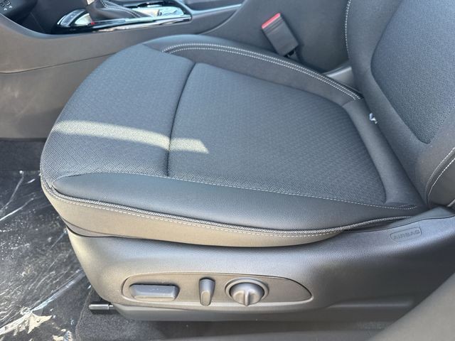 Buick Encore GX Vehicle Full-screen Gallery Image 12