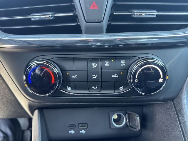 Buick Encore GX Vehicle Full-screen Gallery Image 18