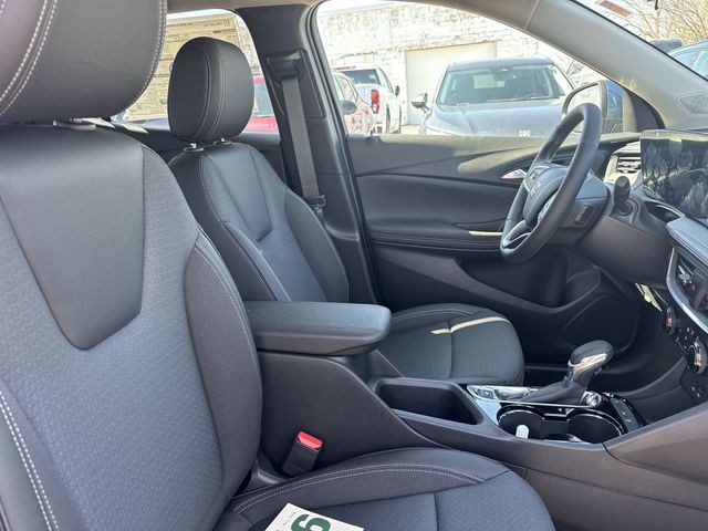 Buick Encore GX Vehicle Full-screen Gallery Image 23