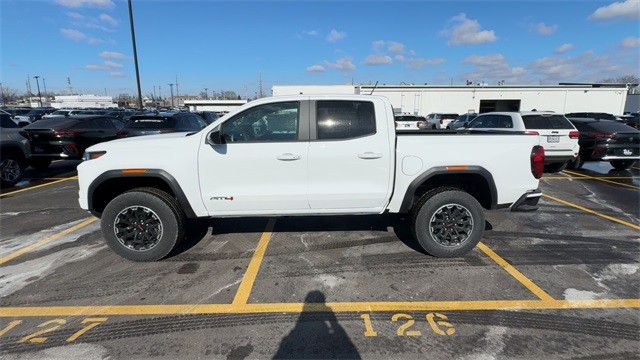 GMC Canyon Vehicle Full-screen Gallery Image 05