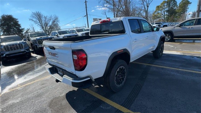 GMC Canyon Vehicle Full-screen Gallery Image 08