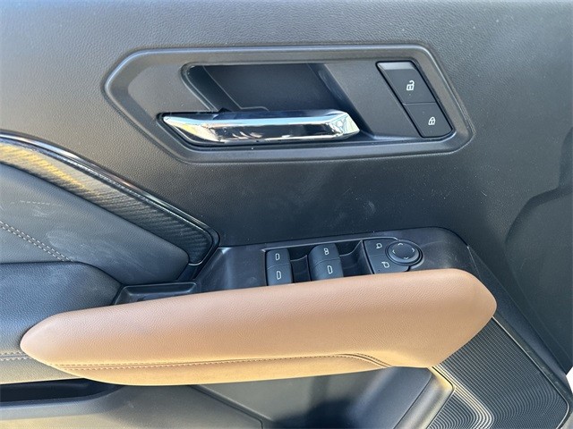 GMC Canyon Vehicle Full-screen Gallery Image 13