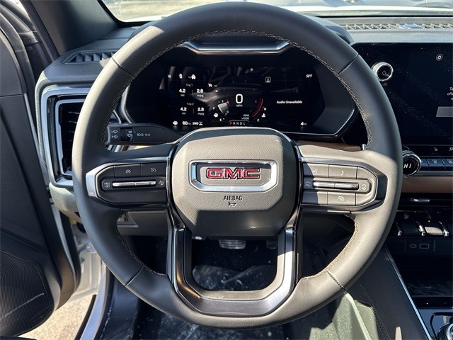 GMC Canyon Vehicle Full-screen Gallery Image 14