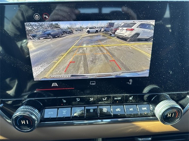 GMC Canyon Vehicle Full-screen Gallery Image 17