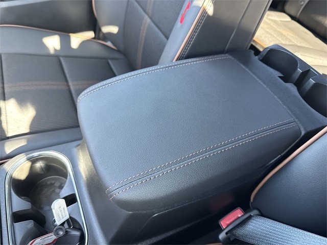 GMC Canyon Vehicle Full-screen Gallery Image 21