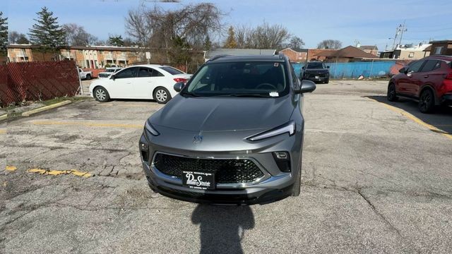 Buick Encore GX Vehicle Full-screen Gallery Image 03