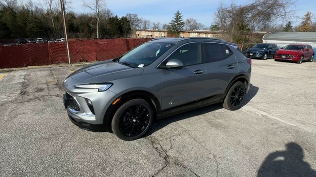 Buick Encore GX Vehicle Full-screen Gallery Image 04