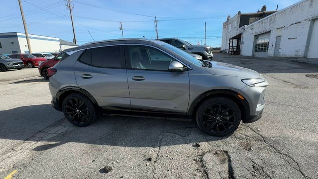 Buick Encore GX Vehicle Full-screen Gallery Image 09