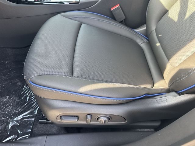 Buick Encore GX Vehicle Full-screen Gallery Image 12