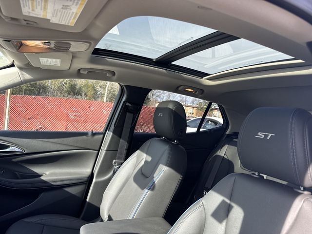 Buick Encore GX Vehicle Full-screen Gallery Image 21