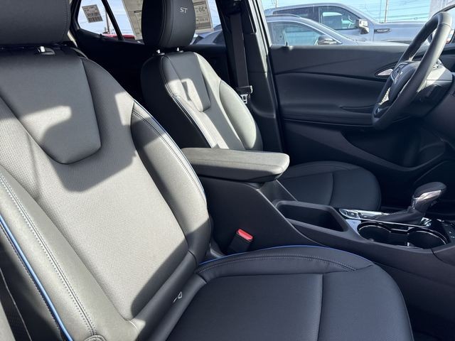 Buick Encore GX Vehicle Full-screen Gallery Image 24