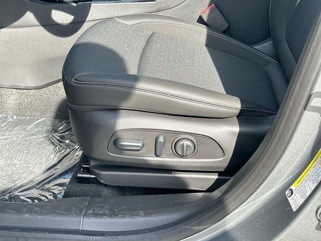 Buick Encore GX Vehicle Full-screen Gallery Image 12