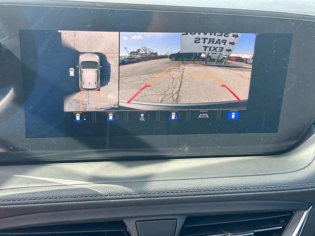 Buick Encore GX Vehicle Full-screen Gallery Image 17