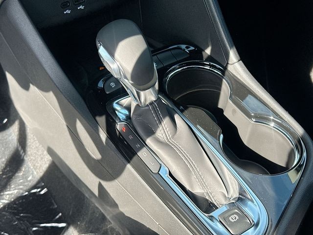 Buick Encore GX Vehicle Full-screen Gallery Image 19