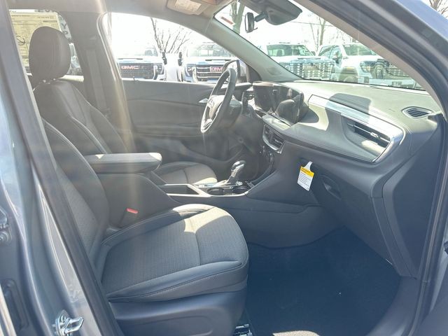 Buick Encore GX Vehicle Full-screen Gallery Image 23