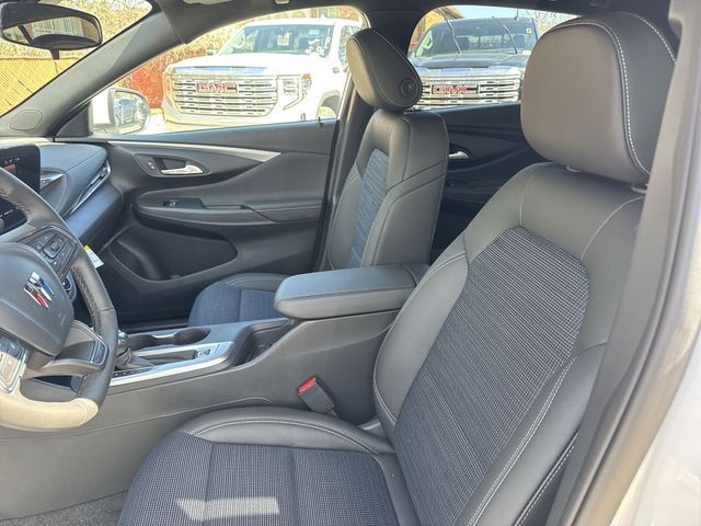 Buick Envista Vehicle Full-screen Gallery Image 11