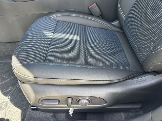 Buick Envista Vehicle Full-screen Gallery Image 12