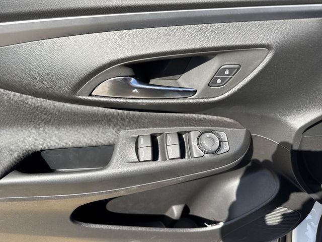 Buick Envista Vehicle Full-screen Gallery Image 13