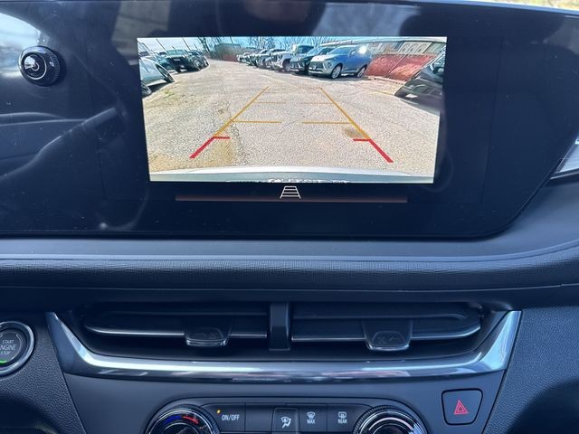 Buick Envista Vehicle Full-screen Gallery Image 17