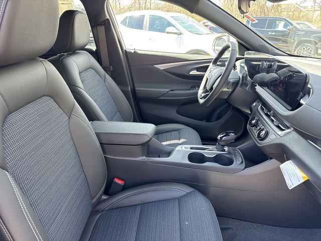 Buick Envista Vehicle Full-screen Gallery Image 23