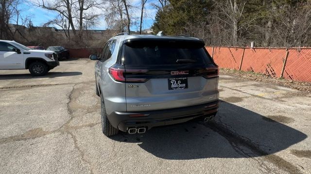 GMC Acadia Vehicle Full-screen Gallery Image 07