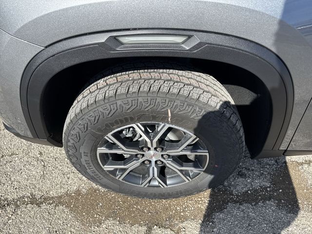 GMC Acadia Vehicle Full-screen Gallery Image 10