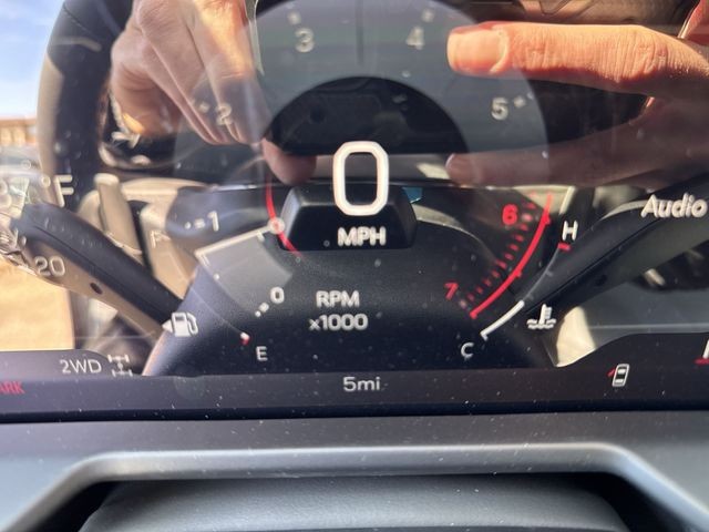 GMC Acadia Vehicle Full-screen Gallery Image 15