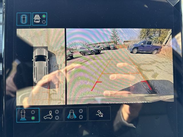 GMC Acadia Vehicle Full-screen Gallery Image 17