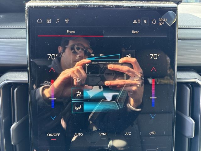 GMC Acadia Vehicle Full-screen Gallery Image 19