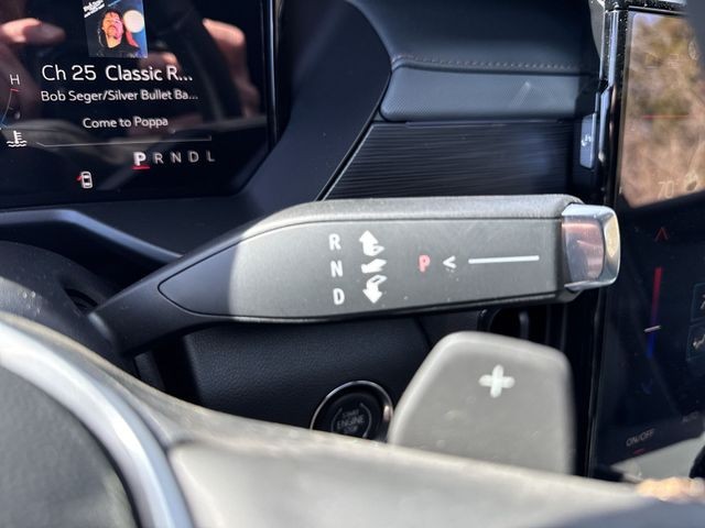 GMC Acadia Vehicle Full-screen Gallery Image 20