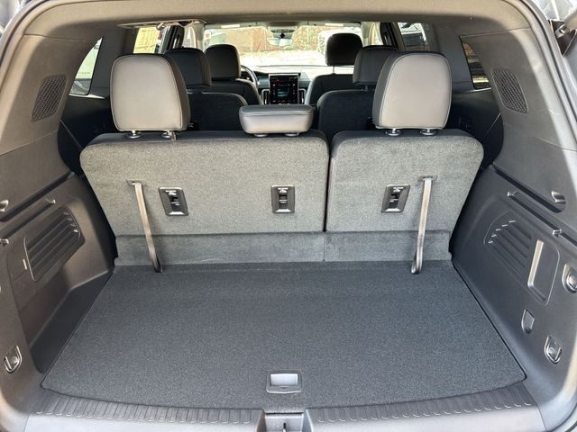 GMC Acadia Vehicle Full-screen Gallery Image 24