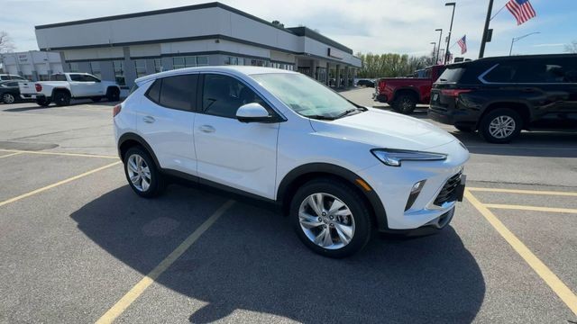 Buick Encore GX Vehicle Full-screen Gallery Image 02