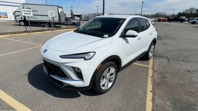 Buick Encore GX Vehicle Full-screen Gallery Image 04