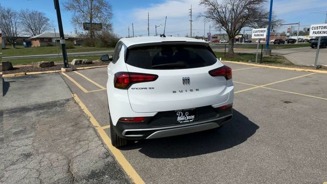 Buick Encore GX Vehicle Full-screen Gallery Image 07