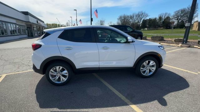 Buick Encore GX Vehicle Full-screen Gallery Image 09