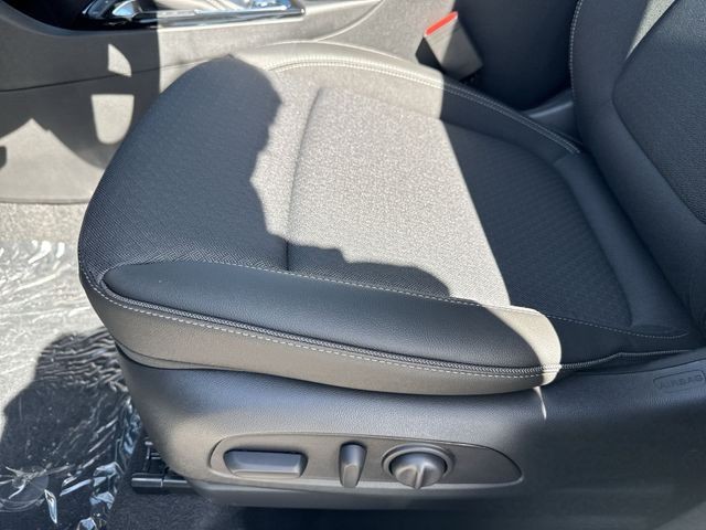Buick Encore GX Vehicle Full-screen Gallery Image 12