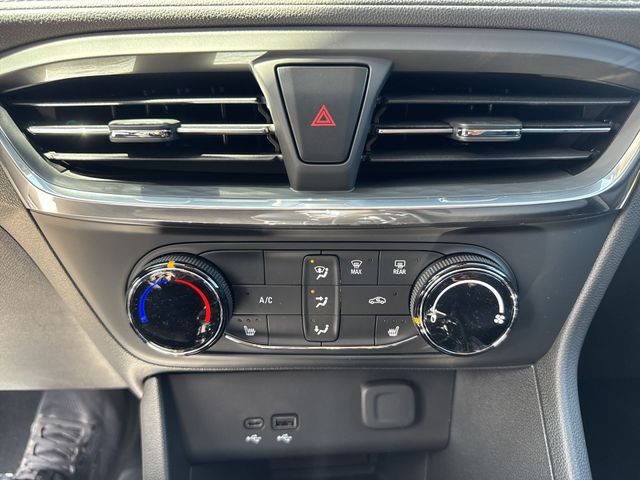 Buick Encore GX Vehicle Full-screen Gallery Image 18