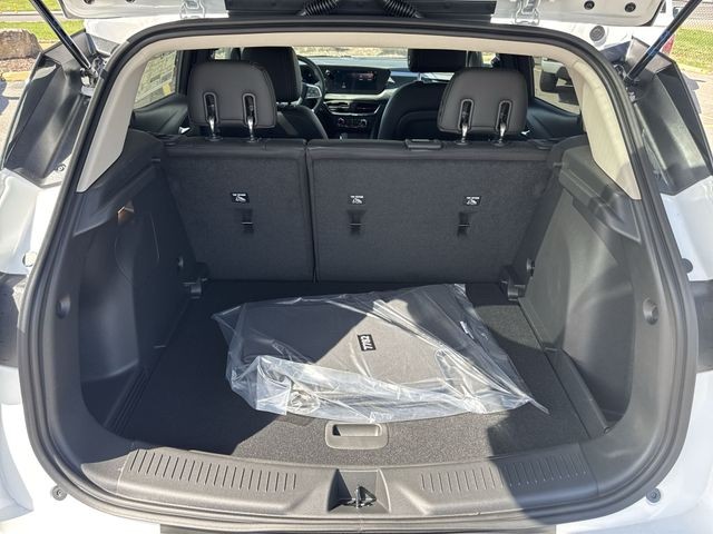 Buick Encore GX Vehicle Full-screen Gallery Image 22